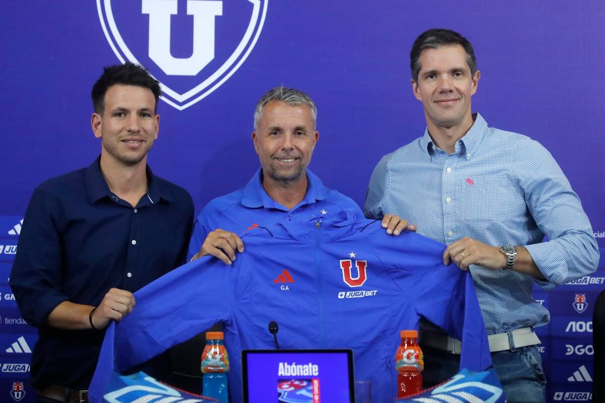 Michael Clark, actual presidente de Azul Azul junto a Gustavo Álvarez y Manuel Mayo.
