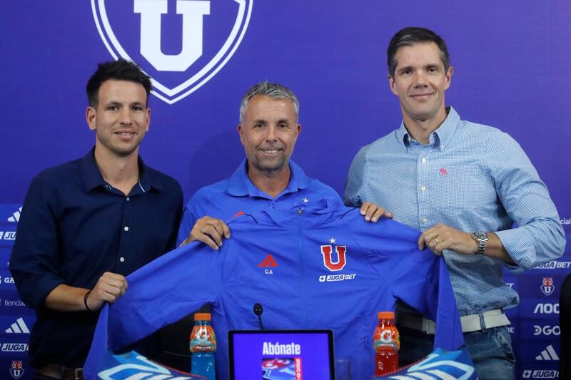 le marcó la cancha a Gustavo Álvarez en su oficialización en la U.
