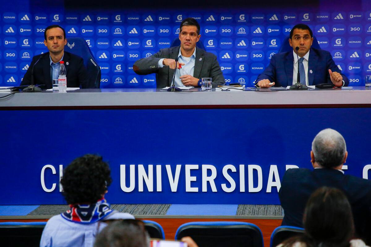 El presidente de Azul Azul S.A. lideró la Junta de Accionistas de Universidad de Chile en el Centro Deportivo Azul.
Marcelo Hernandez/Photosport