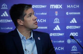 Ruido en U. de Chile: millonario embargo complica a Michael Clark y Azul Azul