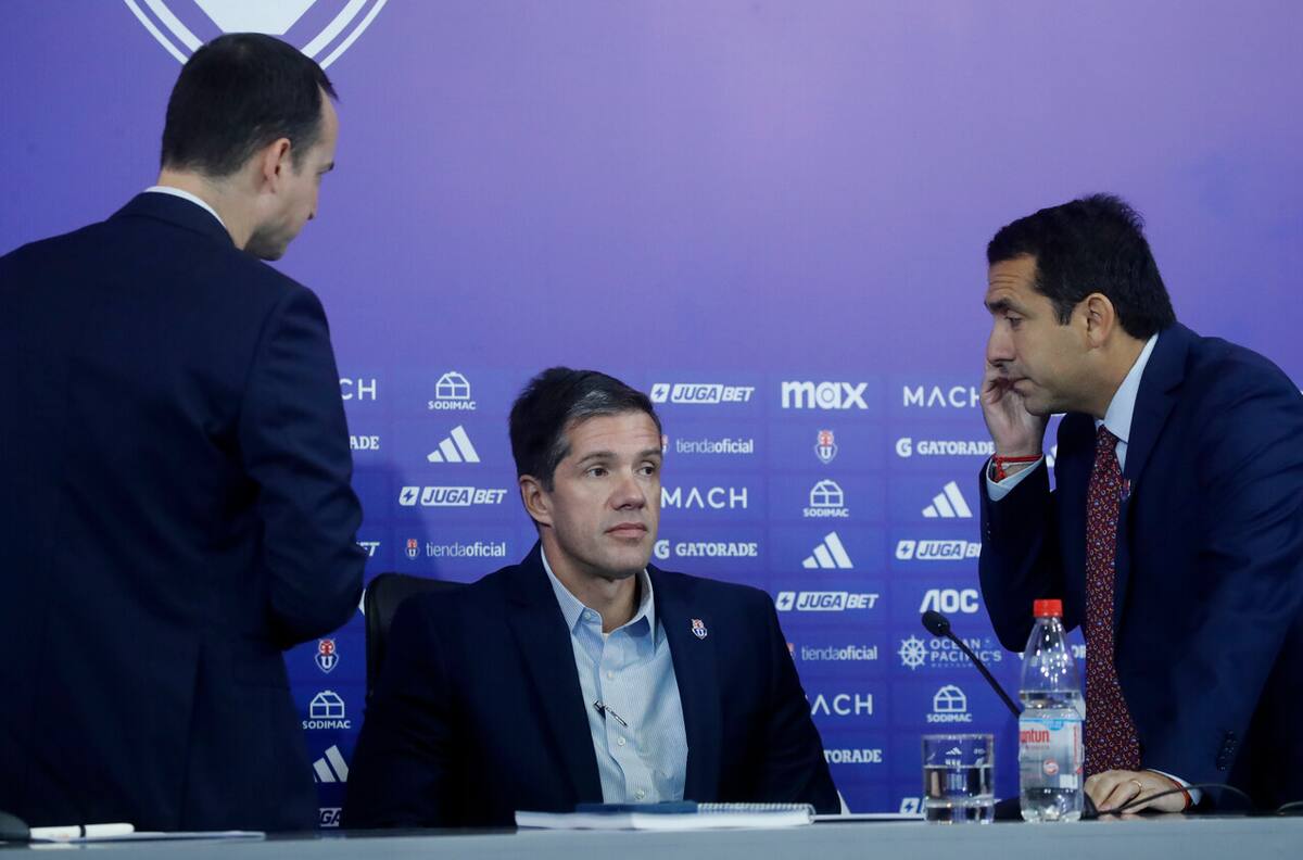 La CMF llegó a la U: Michael Clark es oficiado y deberá dar explicaciones por compra de Azul Azul