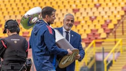 “He conversado con Michael Clark varias veces, lamentablemente he me dado cuenta que sabe poco de fútbol”