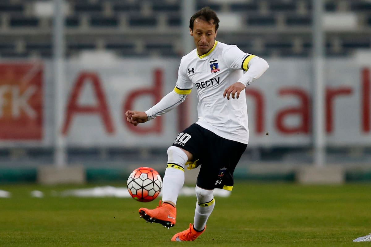 El exjugador en su paso por Colo Colo. Foto: Agencia Aton.