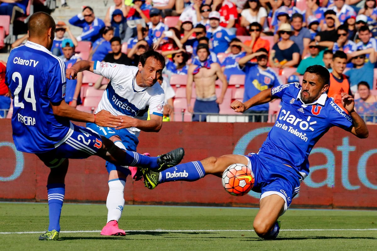 El exfutbolista en su paso por la UC. Foto: Agencia Aton.