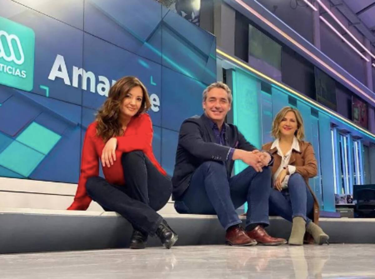 Michelle Adam junto a José Luis Repenning y Priscilla Vargas en Mega.