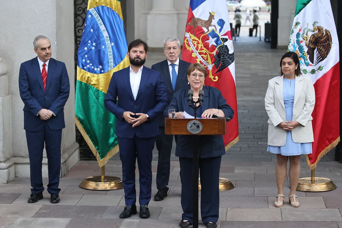 El anuncio oficial de la candidatura fue realizado en La Moneda, con la presencia del Presidente Gabriel Boric, el canciller Alberto van Klaveren y los embajadores de Brasil y México. Foto: Agencia Aton.