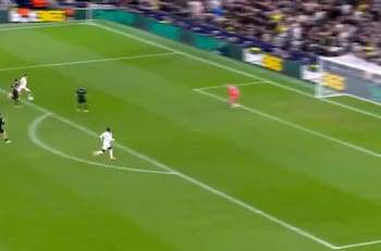 VIDEO | ¿Es este el mejor gol del año? Tomó el balón en su área, no lo paró nadie y la definición da vuelta al mundo