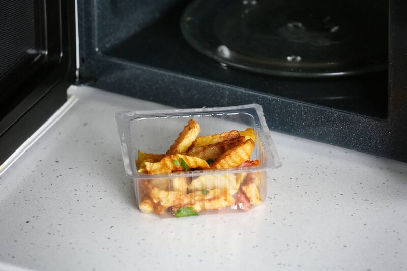 Conoce cuáles son los riesgos de calentar la comida de esta forma.