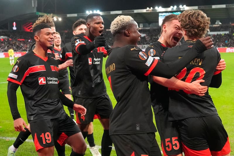 pasó de ronda en la Europa League, con Darío Osorio en la cancha.