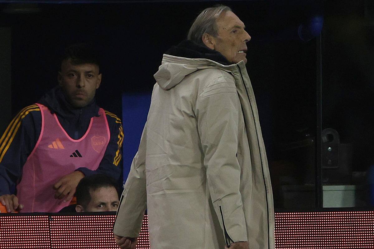 El entrenador de Boca Juniors fue internado nuevamente este miércoles y no estará para el partido del sábado ante Defensa y Justicia. Foto: EFE.
