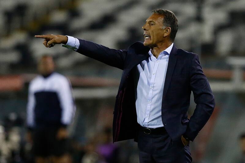 El ex técnico de Universidad de Chile en 1996 dejó una estela de cábalas aquella temporada. No le fue mal, en todo caso. Llegó a semifinales de la Libertadores.