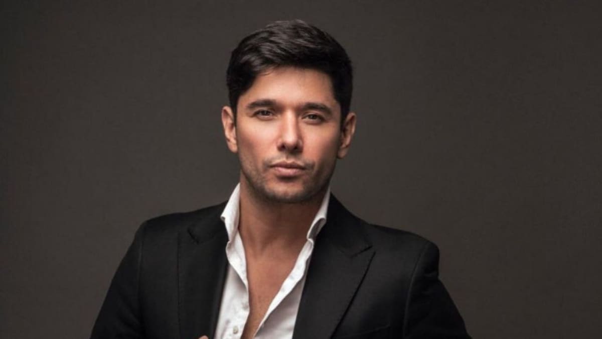 El cantante fue formalizado por agresión sexual.