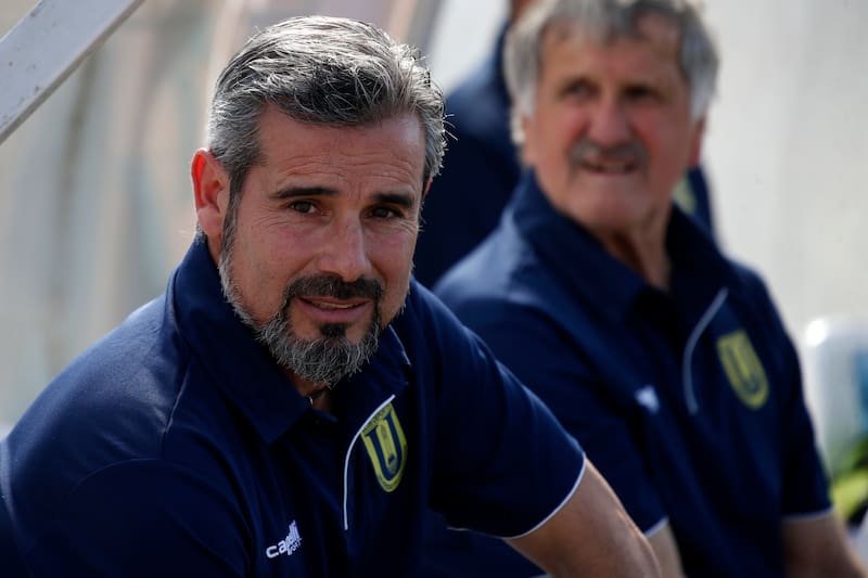 El entrenador de Universidad de Concepción anunció que negocian con jugadores de clase A para sumar a la plantilla.