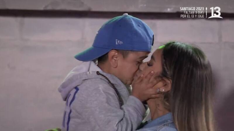 El beso de Miguelito y Shirley Arica. Foto: Canal 13.