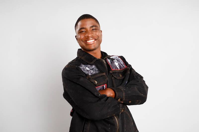 El haitiano regresa a Mundos Opuestos.