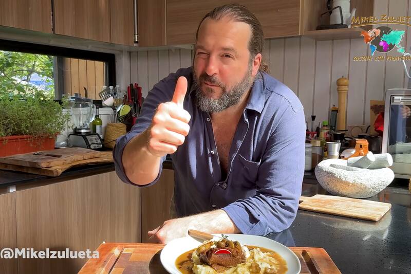 El chef cuenta con un canal de YouTube, en el que ya lo siguen más de 48 mil personas.