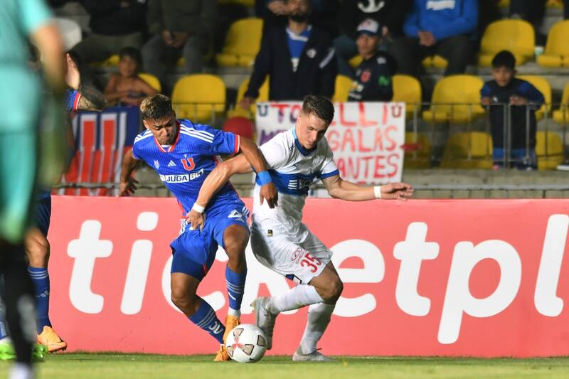 Milan Tudor defendiendo a la UC.
