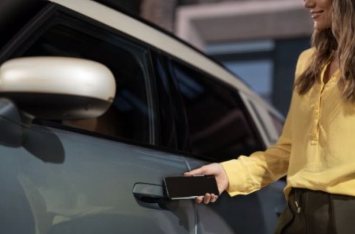MINI completa su renovación en Chile con un hatchback que se puede abrir con el celular