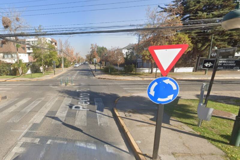 Descubre quiénes tienen la preferencia en esta situación vial.