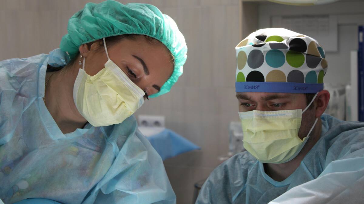 Ministerio de Salud busca trabajadores en la Región Metropolitana: Sueldos superan el $1.900.000