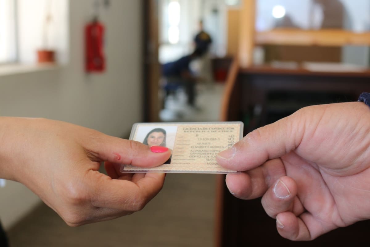 implementa nuevas medidas para renovar las licencias de conducir.