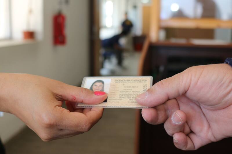 implementa nuevas medidas para renovar las licencias de conducir.