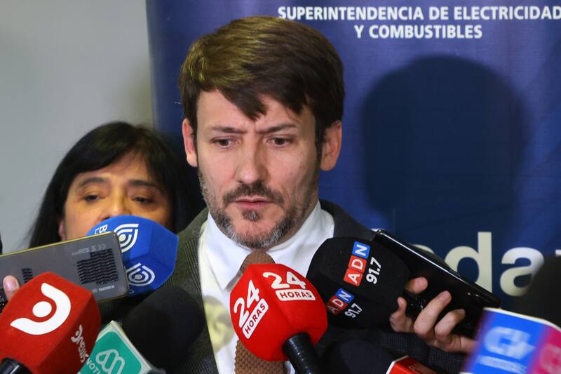 La información fue entregada en un punto de prensa a cargo de la autoridad de la cartera y de la SEC.