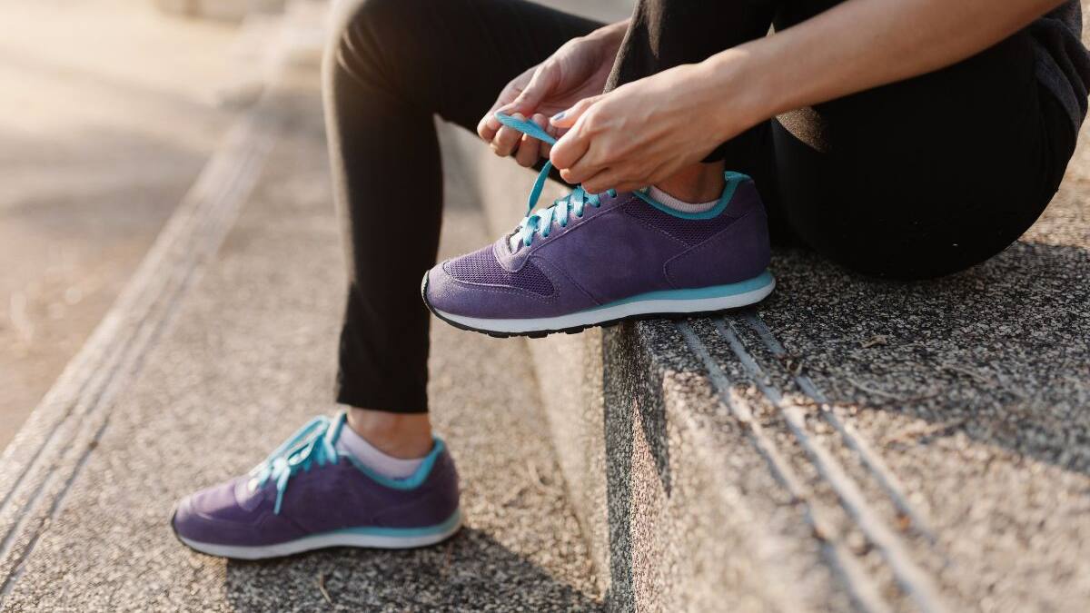 Popular minorista de zapatillas cierra más de 100 sucursales: estos serían los motivos de la inminente crisis
