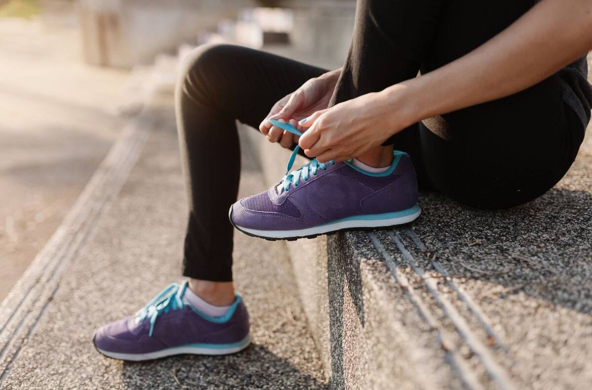 Popular minorista de zapatillas cierra más de 100 sucursales: estos serían los motivos de la inminente crisis