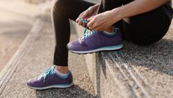 Popular minorista de zapatillas cierra más de 100 sucursales: estos serían los motivos de la inminente crisis