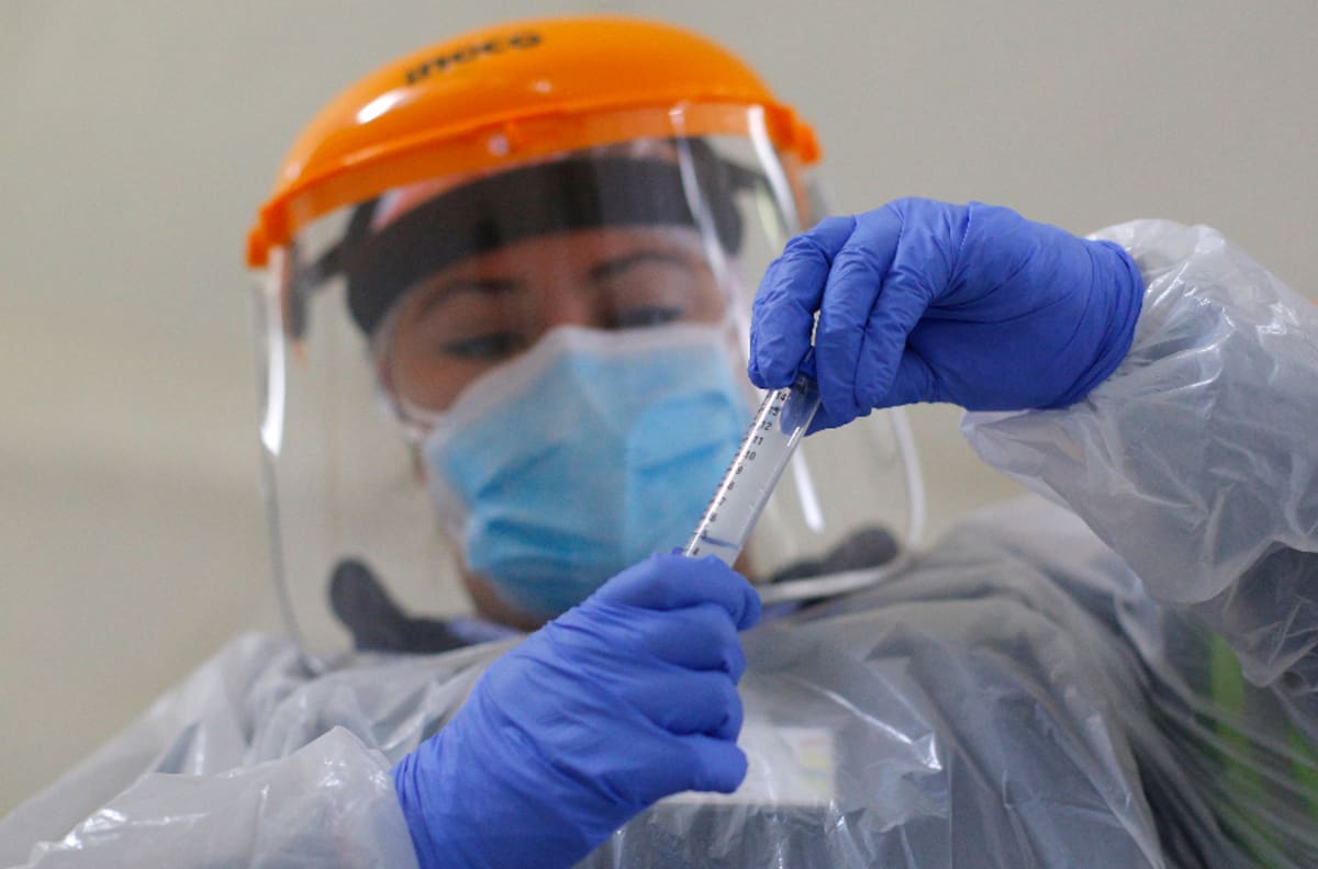 Nuevos casos de coronavirus volvieron a superar la barrera de los 2000