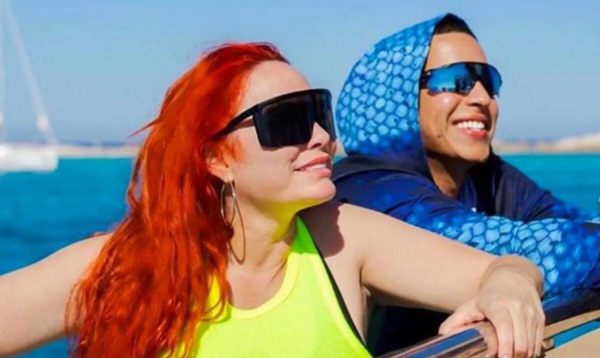 La pareja del Big Boss trató de aclarar la situación con una escueta frase que no apaciguó las especulaciones.