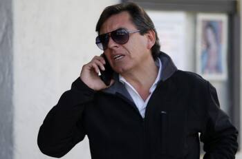 Trabaja como garzón: La nueva vida de Claudio Fariña tras ser despedido de TVN