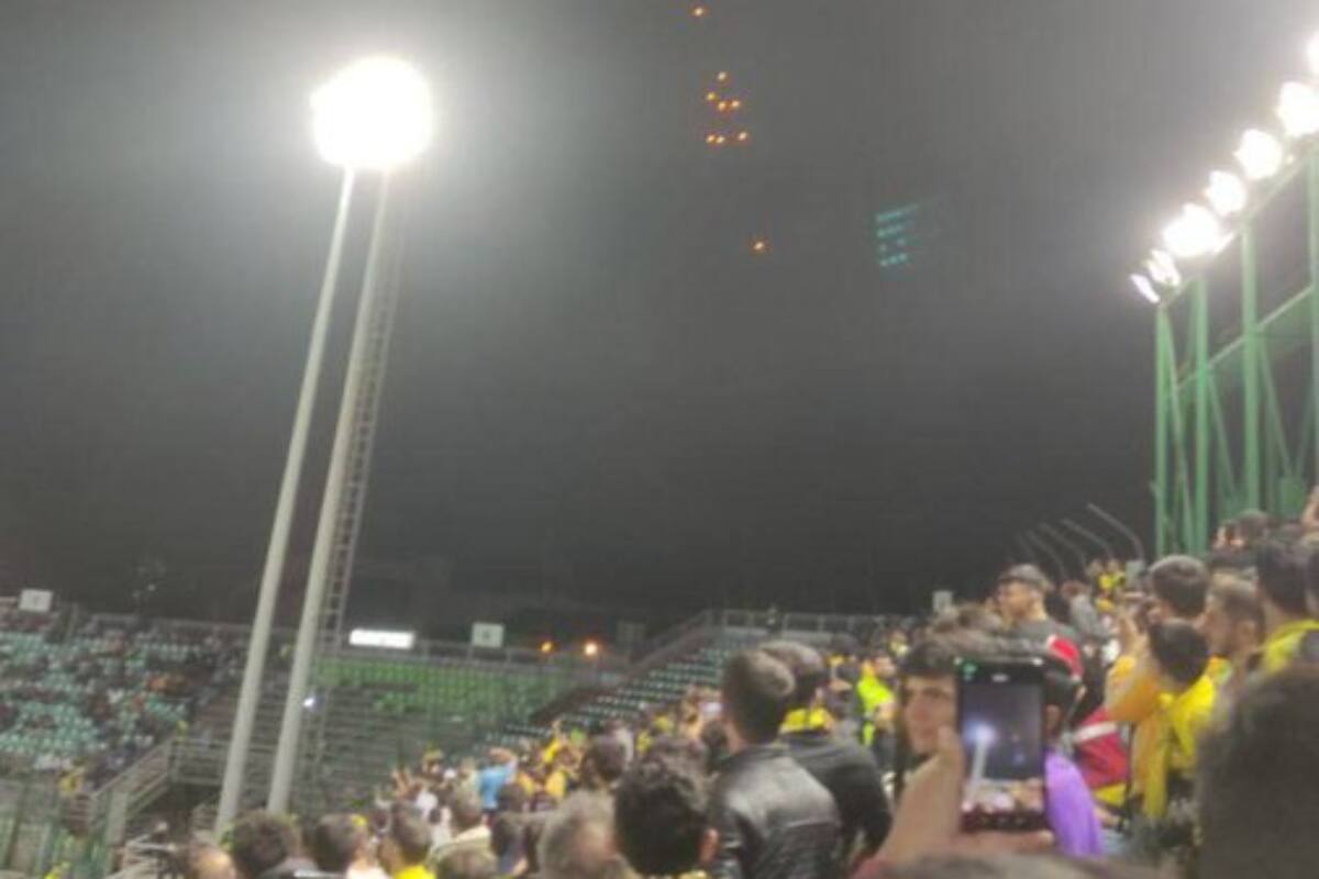 se pudieron apreciar desde un estadio iraní en que se jugaba la Champions League Asiática.