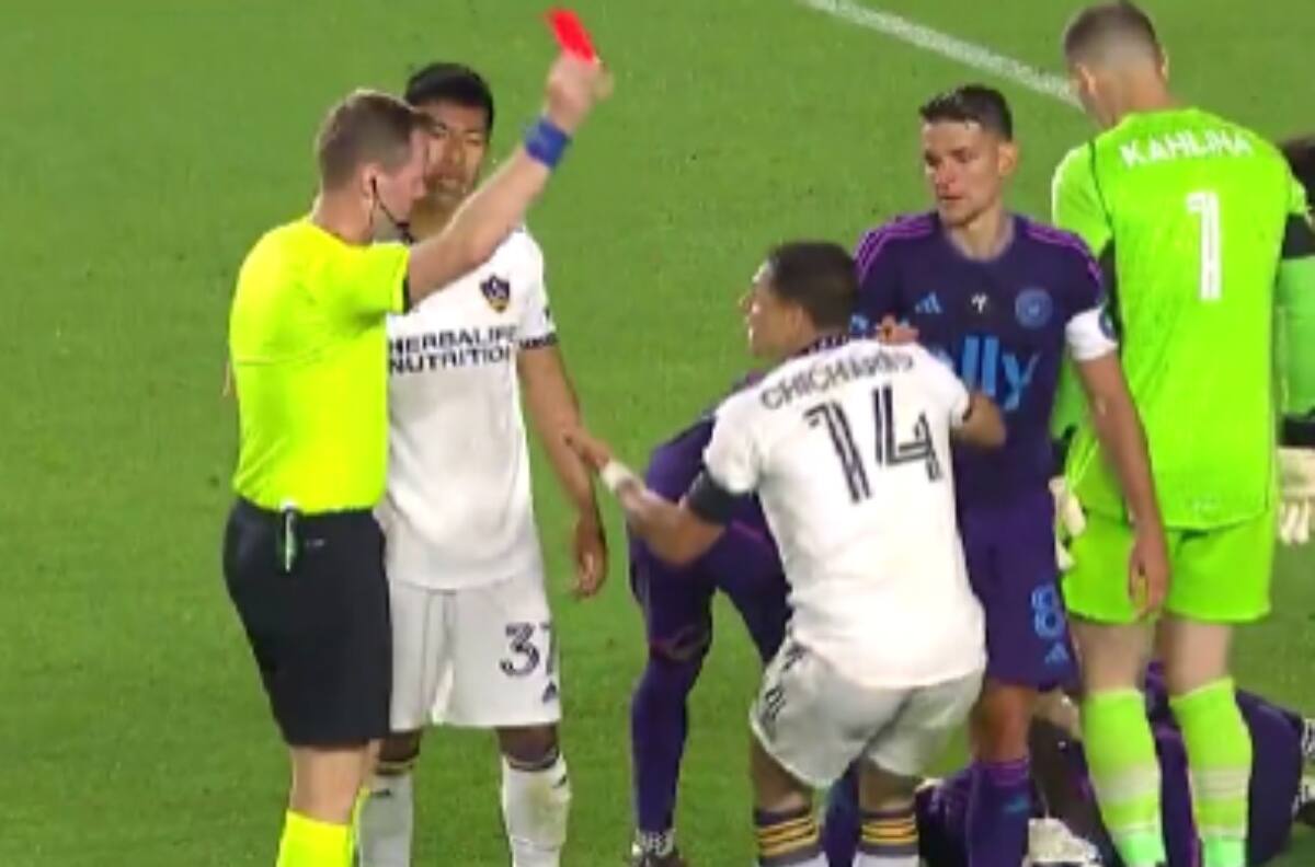 VIDEO | ¡Su primera en 14 años! La expulsión de Chicharito Hernández en la derrota de LA Galaxy por la MLS