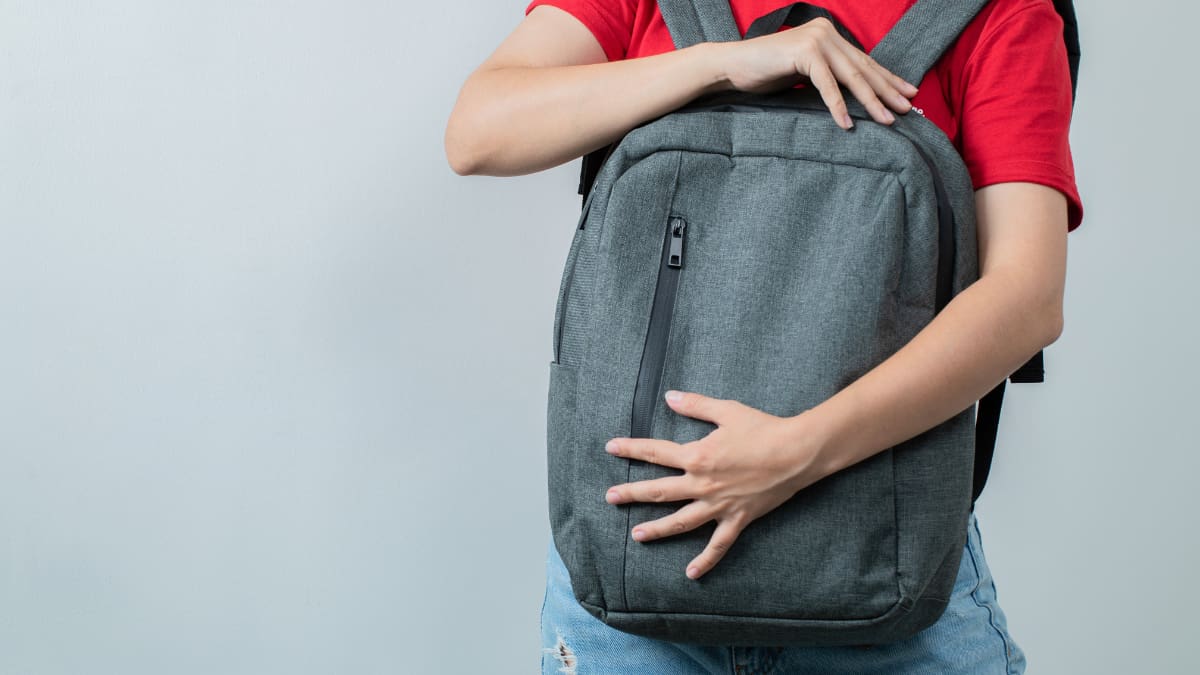 ¿Qué es lo básico que debe tener un kit de emergencias?