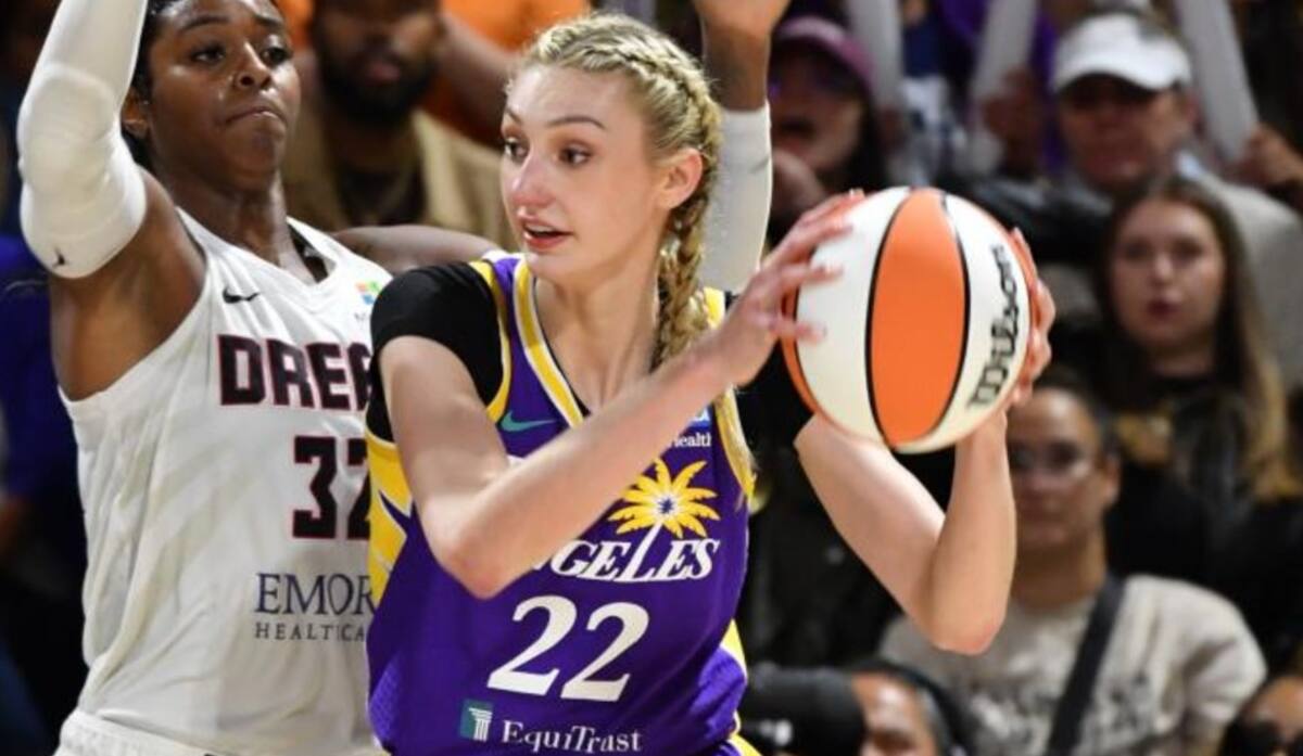 Cameron Brink, la jugadora de la WNBA, es una de las deportistas que modeló para el calendario de Sports Ilustrated.