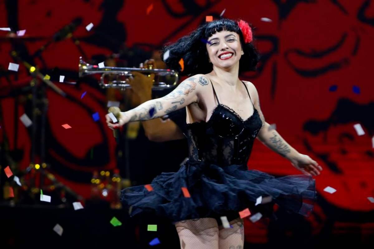mon laferte (1)
