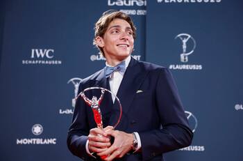 Mondo Duplantis ganó el Laureus y avisa: “Estoy saltando más alto que nunca”