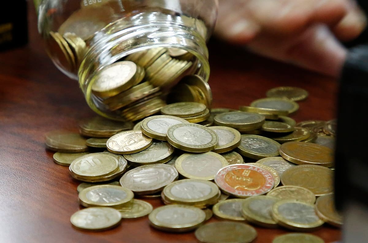 Así es la extraña moneda de $50 que puede estar escondida en tu billetera y que vale hasta $500.000