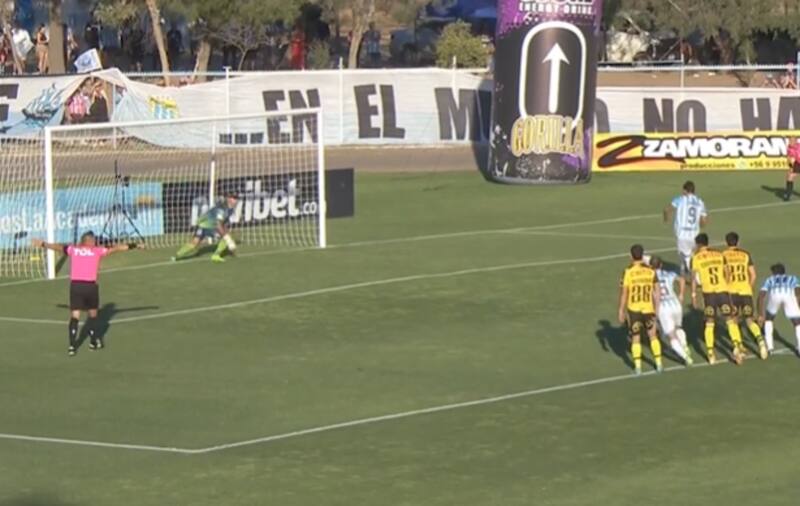 le tapó un penal a Joaquín Larrivey en la definición del descenso.
