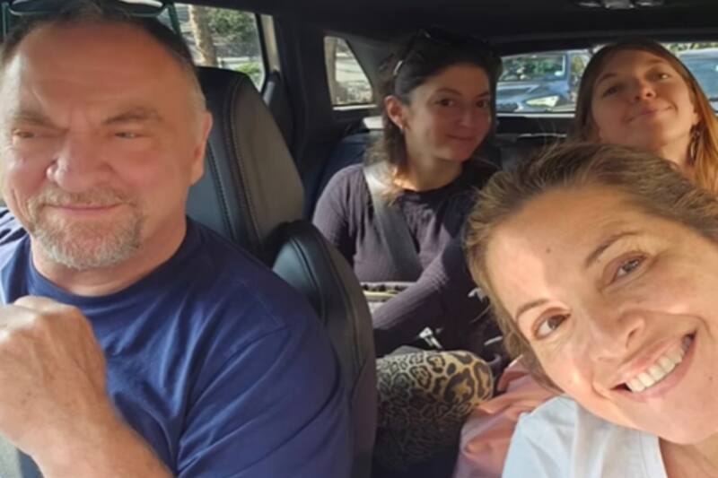 le dedica sentido mensaje de amor a sus hijastras