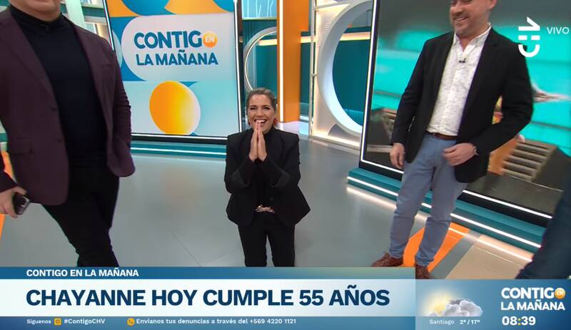 Monserrat Álvarez viendo videos de Chayanne en "Contigo en la mañana".