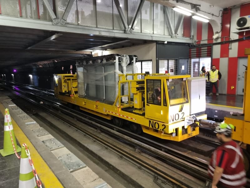 La obra requirió de trabajos adicionales que permitieran adaptar los andenes de la estación San Pablo al sistema. Créditos: Metro de Santiago.