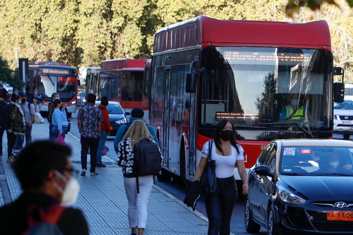 Revisa las nuevas tarifas del transporte público en Santiago.
