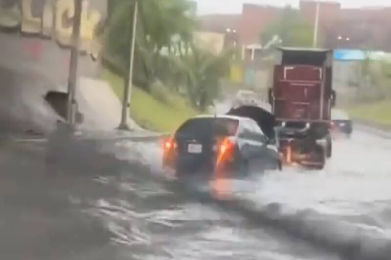 un sistema frontal que ha generado inundaciones.