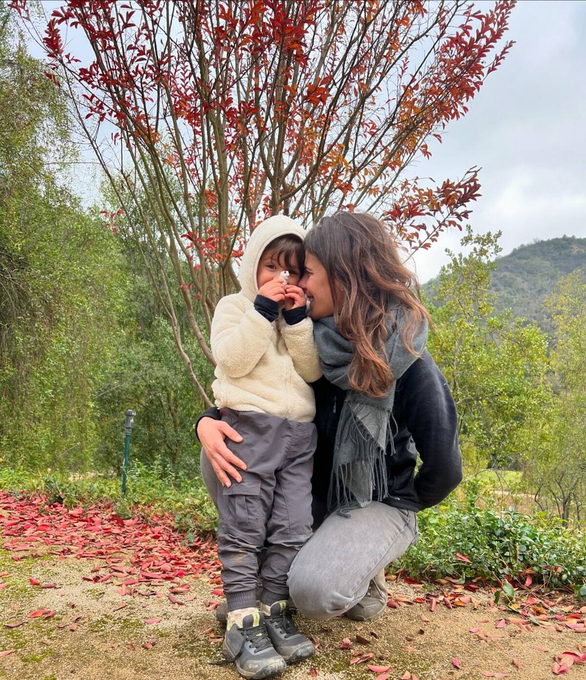 Montserrat Ballarin y su hijo, Silvestre.