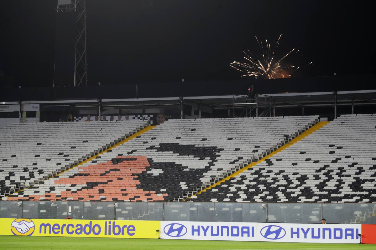 Un siglo de vida cumplió Colo Colo. Nada para festejar.