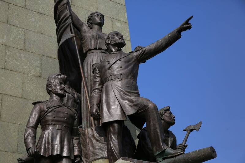 Los cortes de calle en Santiago se deben principalmente a una ceremonia que se realizará frente al Monumento a los Héroes de Iquique. Foto: ATON.