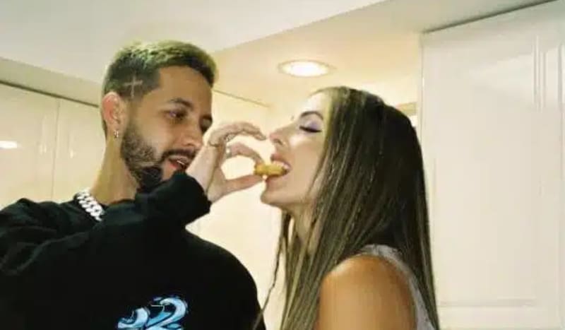 Mora y Corina Smith terminaron en 2022.